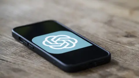 Uso de ChatGPT en un móvil Uso de ChatGPT en un móvil